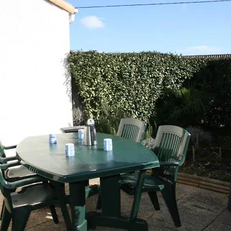 Holiday home Maison Proche Avec Jardin Et Parking A Sur - Fr-1-22-164 *